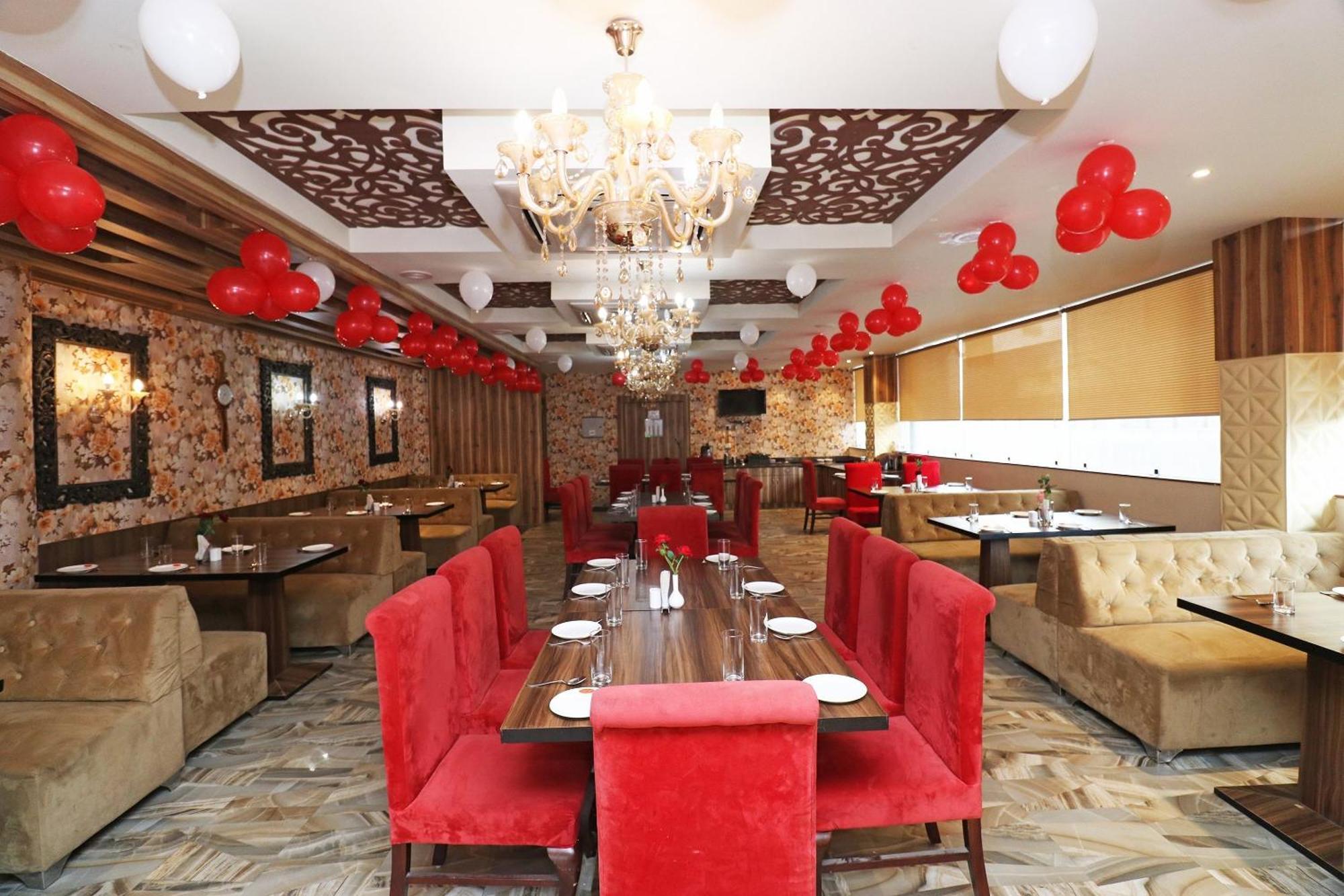 Hotel Centre Point Горакпур Екстериор снимка