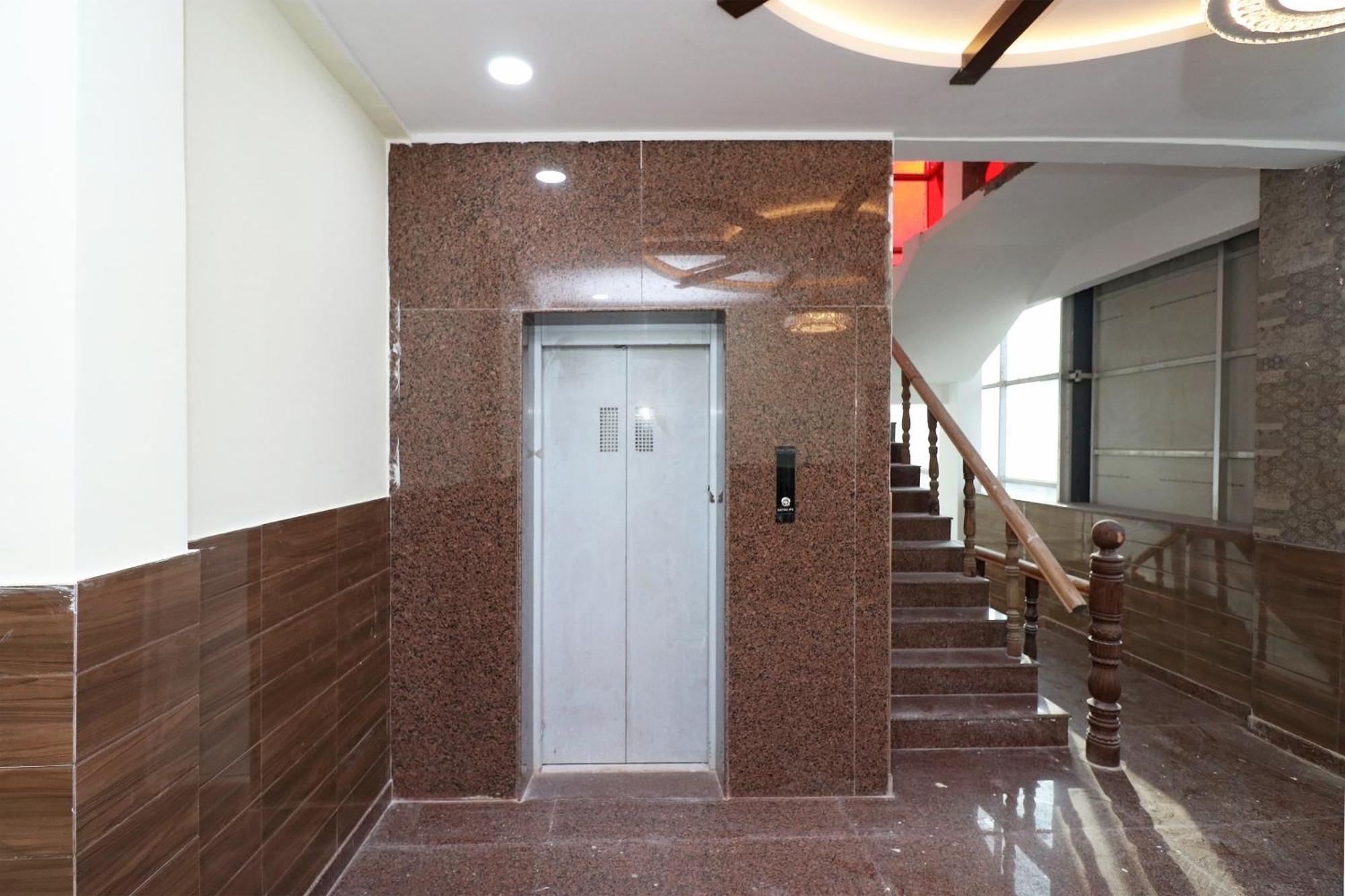 Hotel Centre Point Горакпур Екстериор снимка