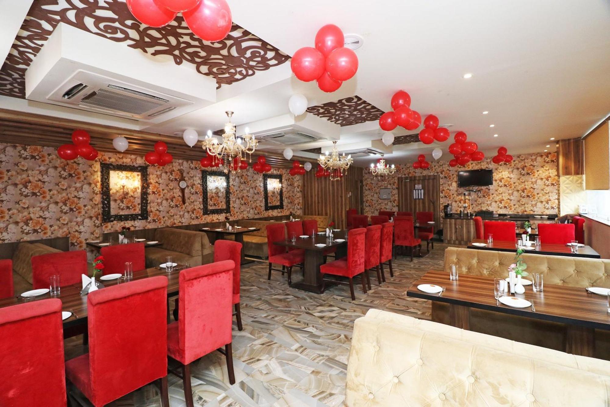 Hotel Centre Point Горакпур Екстериор снимка