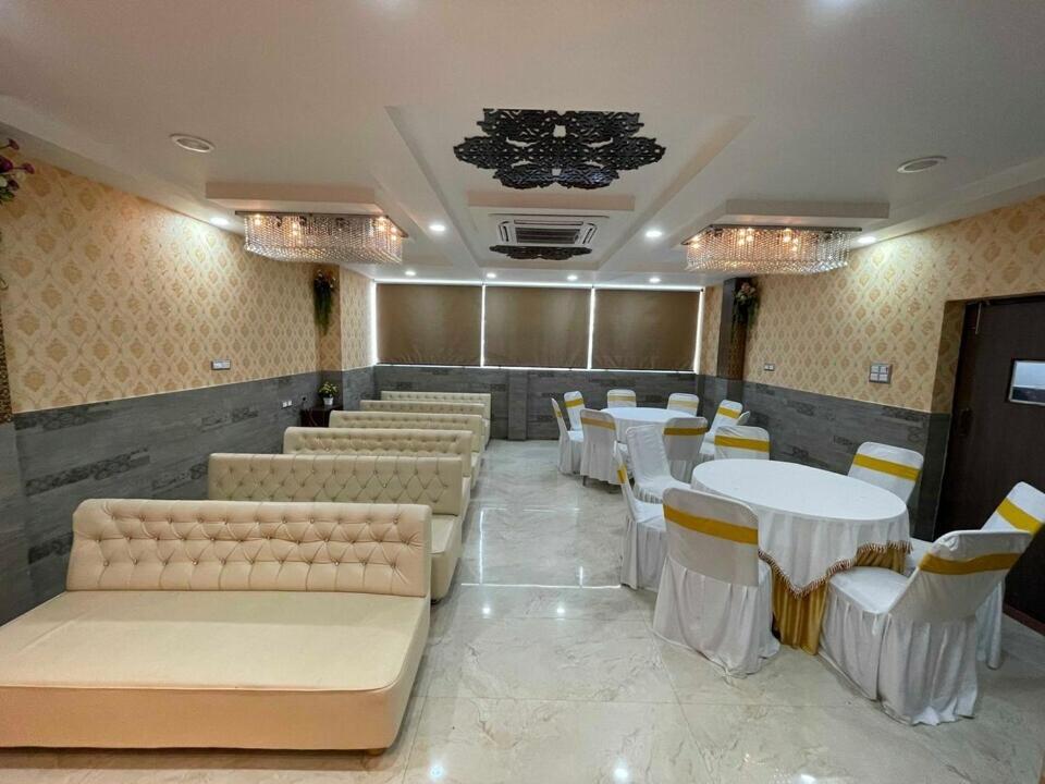 Hotel Centre Point Горакпур Екстериор снимка