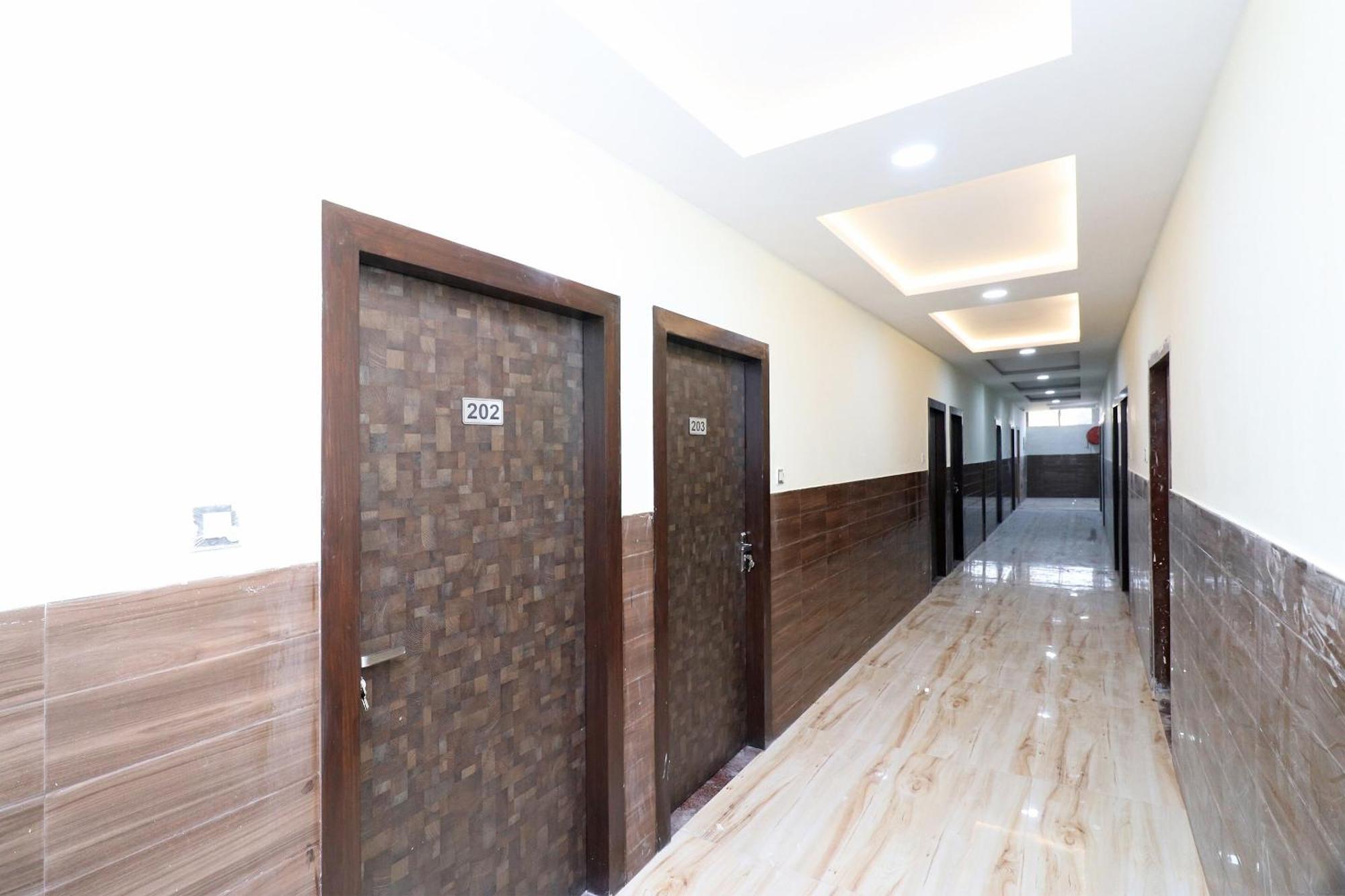 Hotel Centre Point Горакпур Екстериор снимка