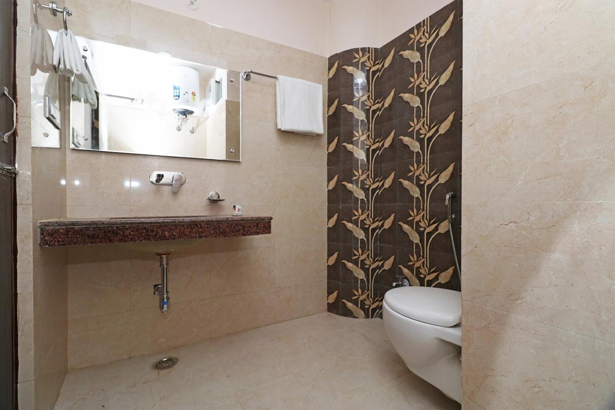Hotel Centre Point Горакпур Екстериор снимка