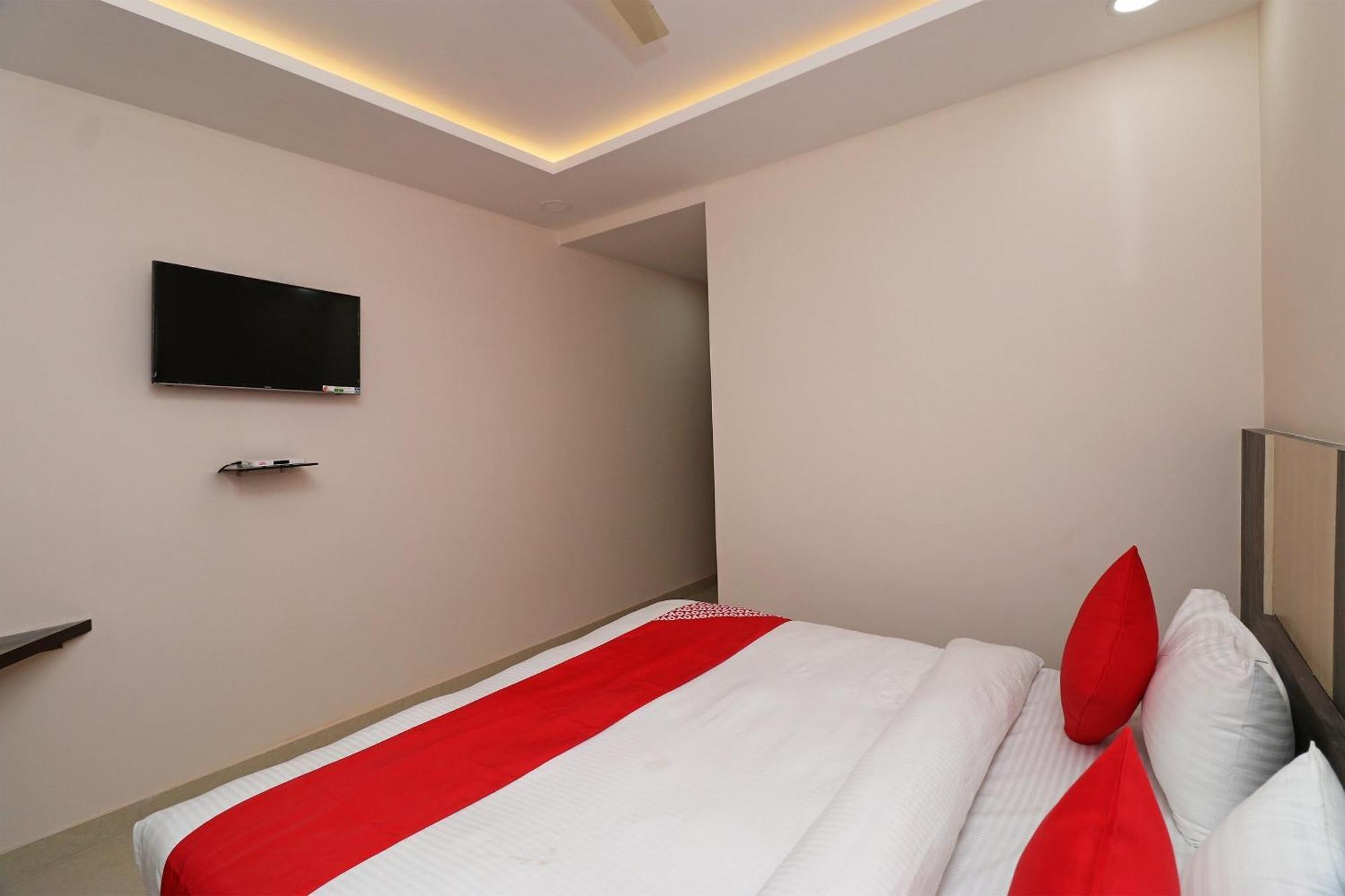 Hotel Centre Point Горакпур Екстериор снимка