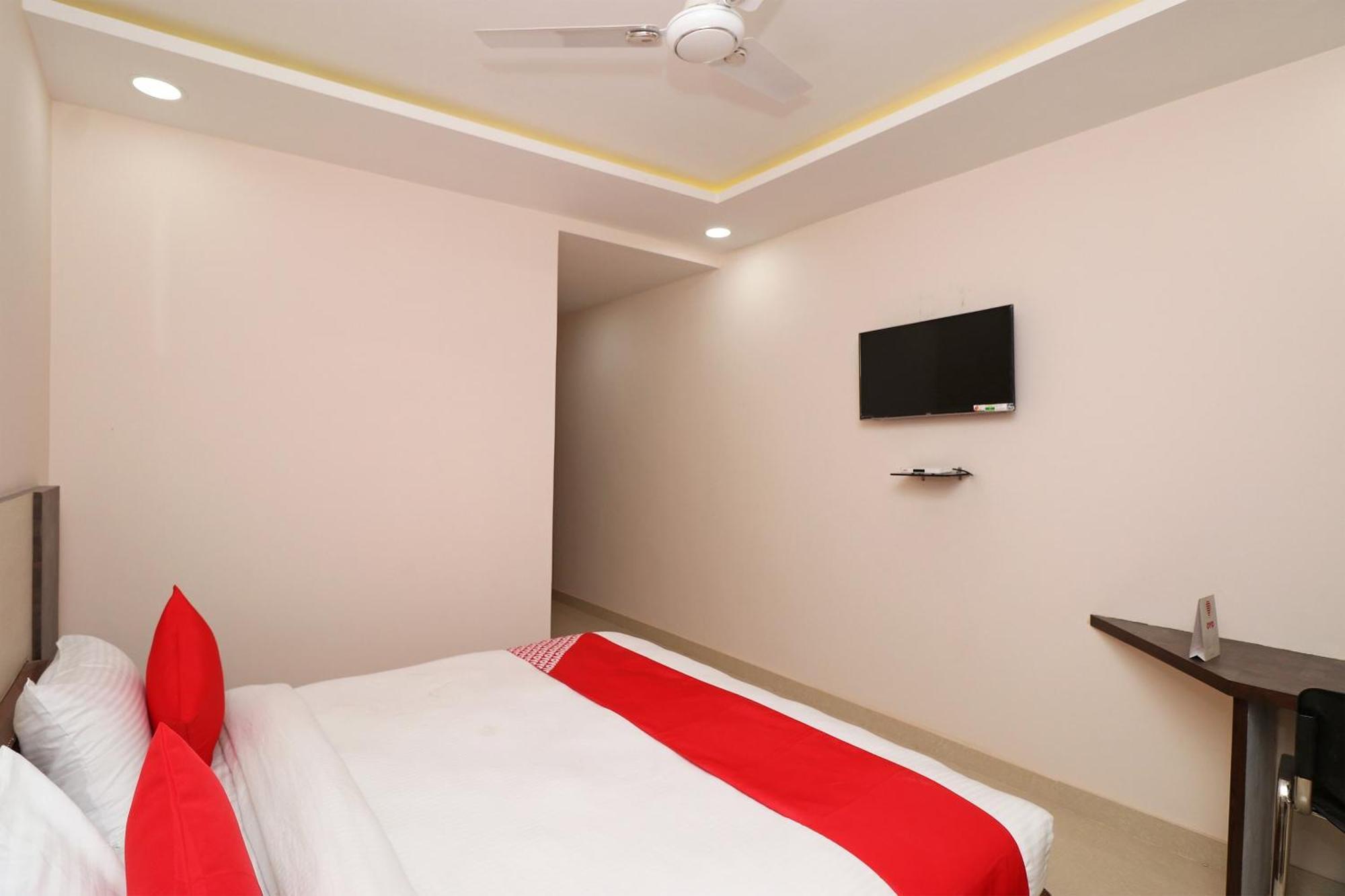 Hotel Centre Point Горакпур Екстериор снимка
