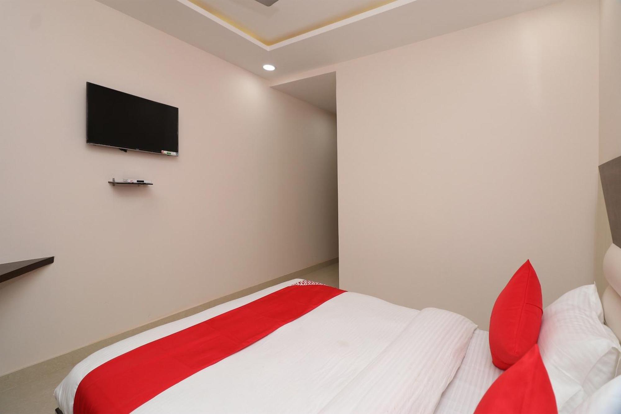 Hotel Centre Point Горакпур Екстериор снимка